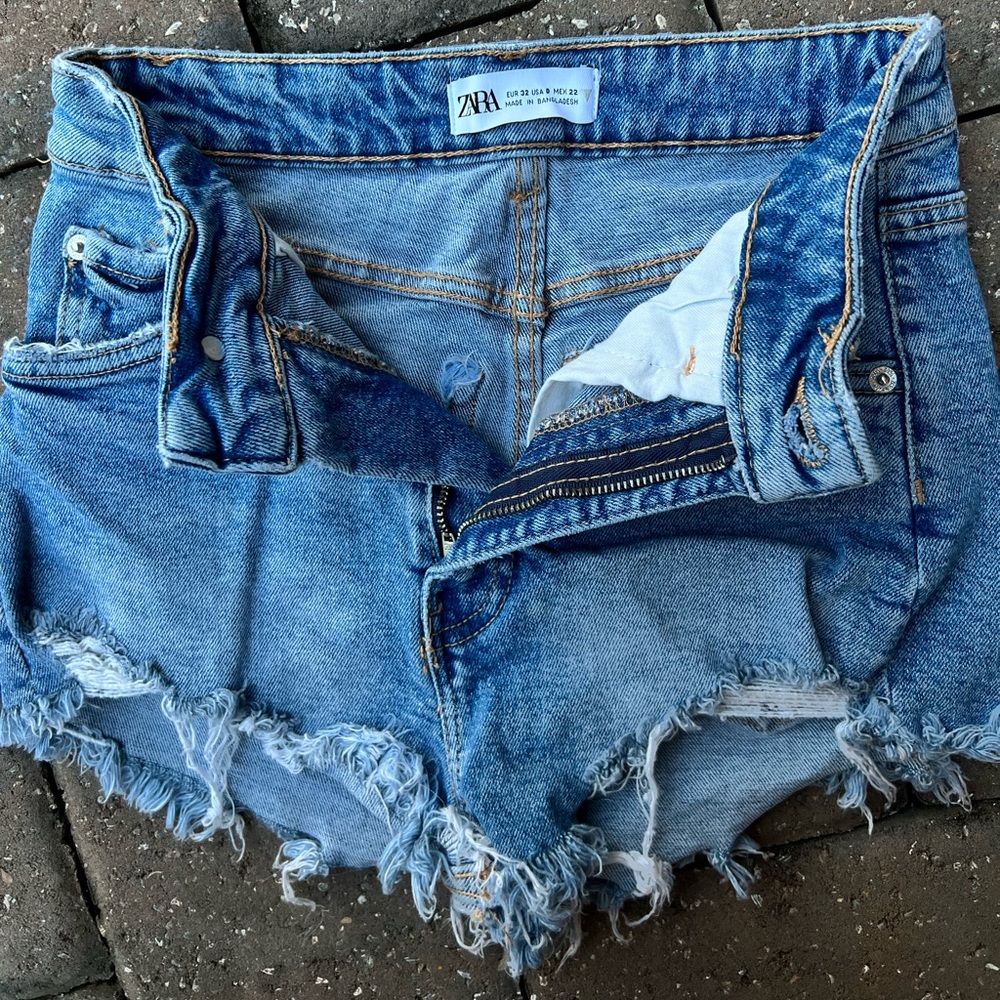 Zara High Rise Distressed Shorts - Picture 3 of 3